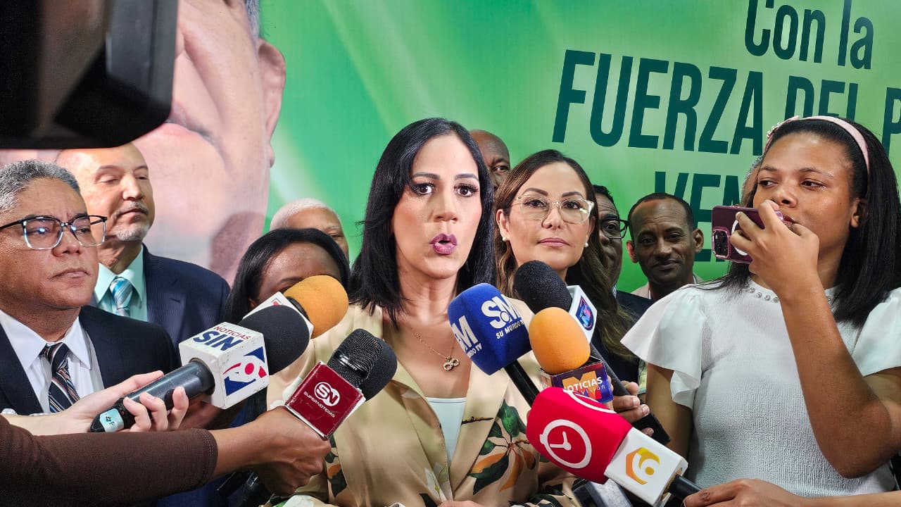 Fuerza del Pueblo juramenta equipo nacional