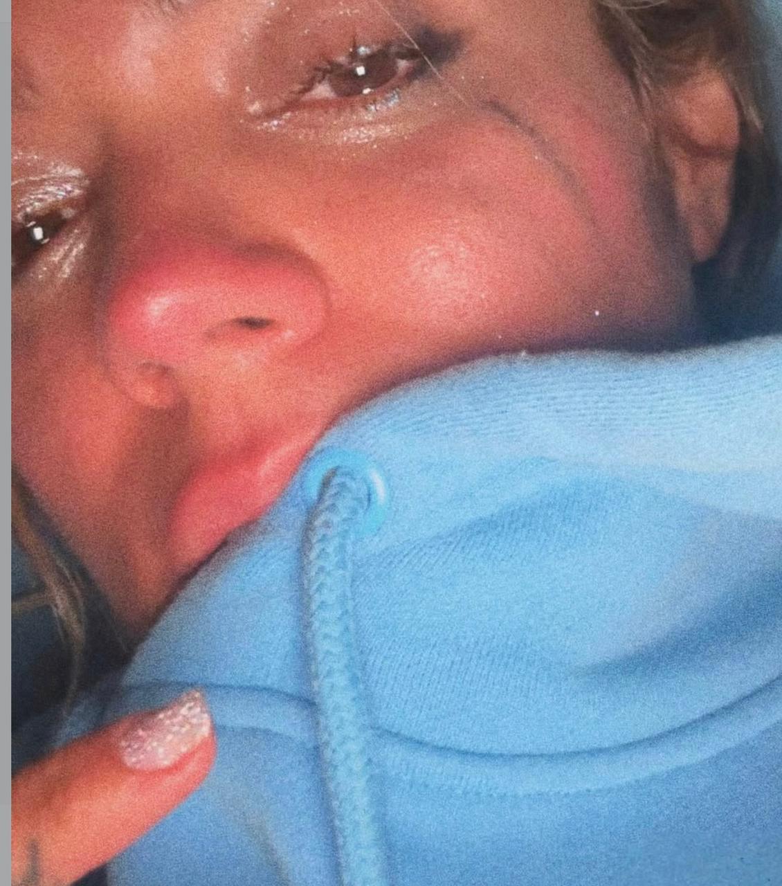 Karol G sorprende con foto entre lágrimas: “Lloré lo que no está escrito”