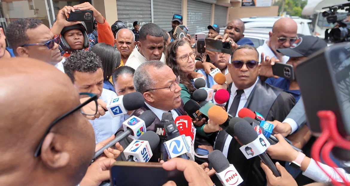 Aplazan para el miércoles coerción contra cabo acusado