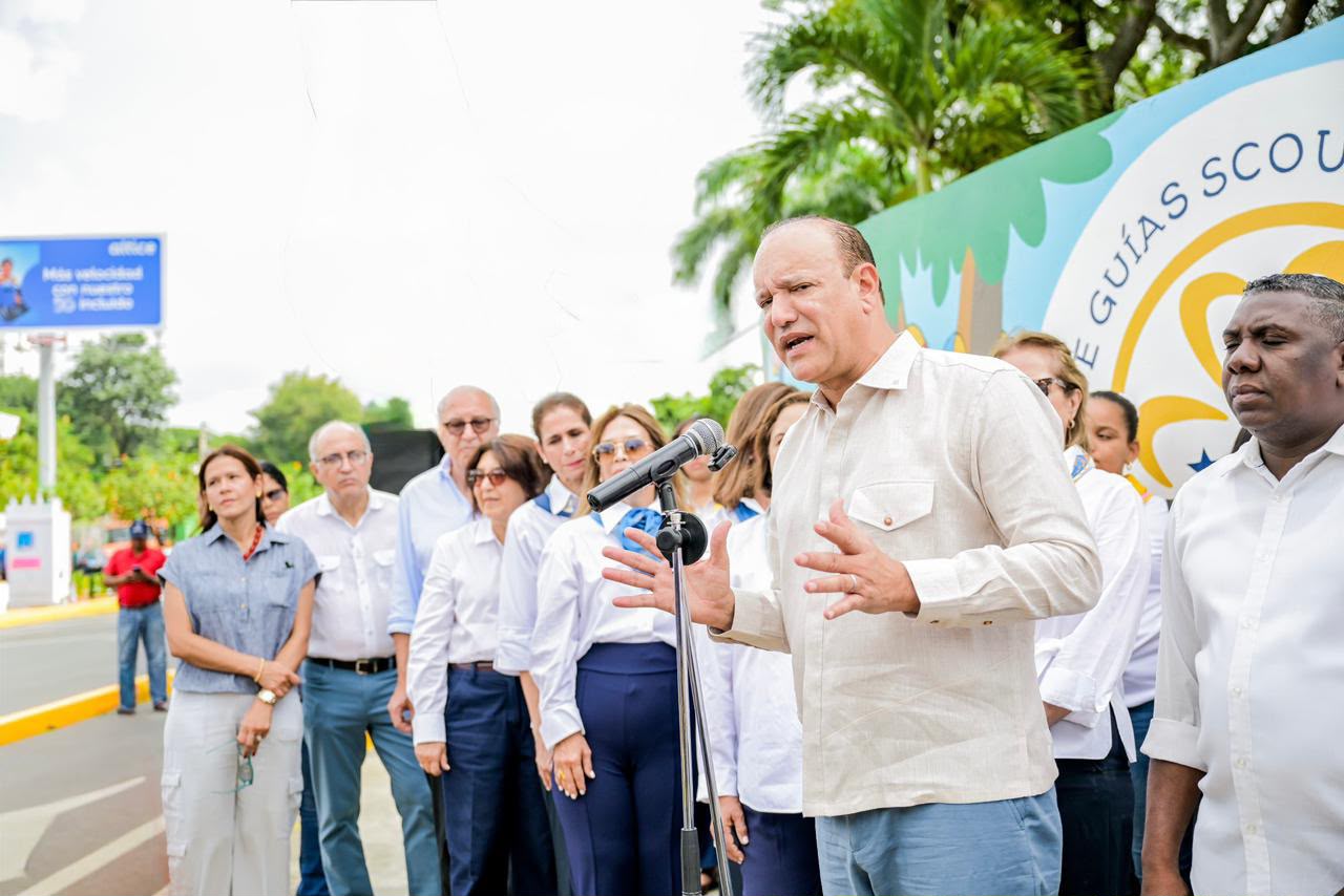 Alcaldía de Santiago entrega solución vial en República