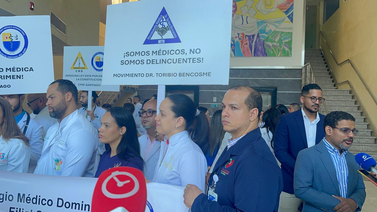 CMD en Santiago realiza paro de 24 horas y denuncia
