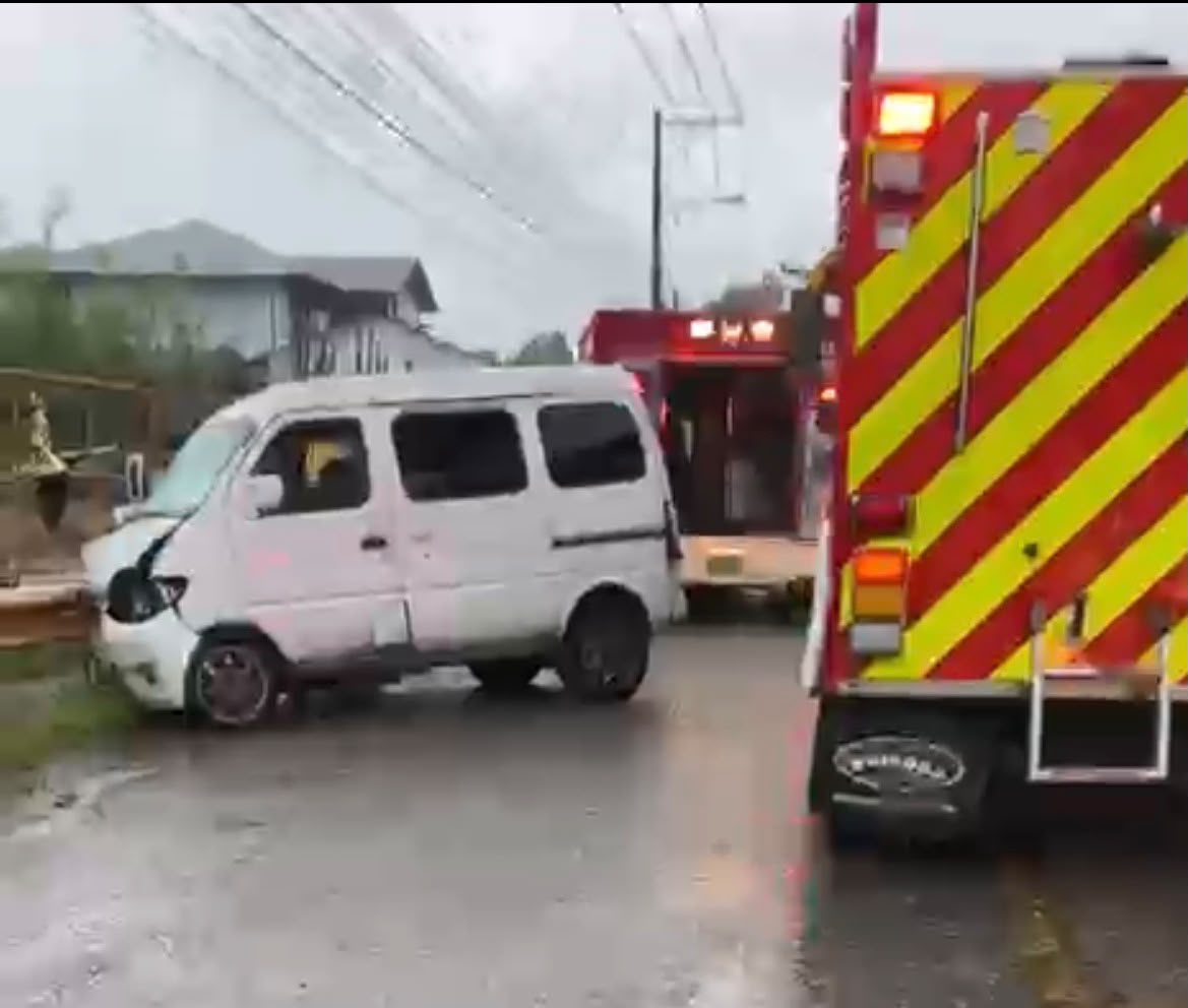 Hombre resulta herido tras accidente de tránsito en la recta de Buena Vista, Jarabacoa