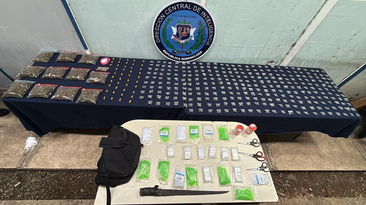 Desmantelan presunto punto de drogas en Santiago Oeste; arrestan a “El Feo” con 346 porciones de narcóticos