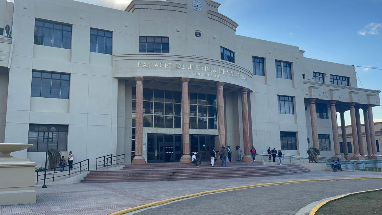Dictan tres meses de prisión preventiva a acusado de matar a hombre en Villa González