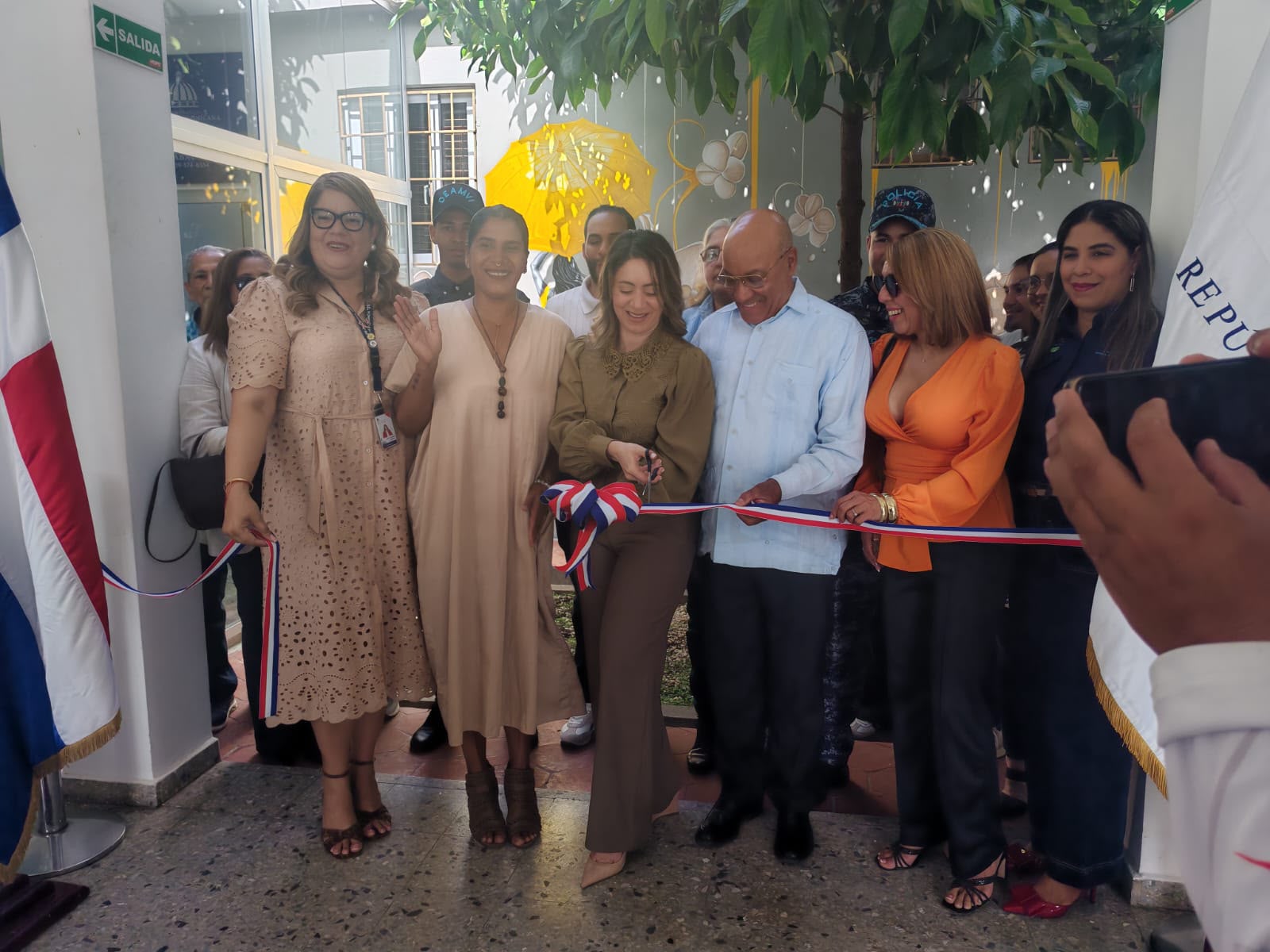 Ministerio de la Mujer inaugura mural en Jarabacoa con participación de la Policía Nacional