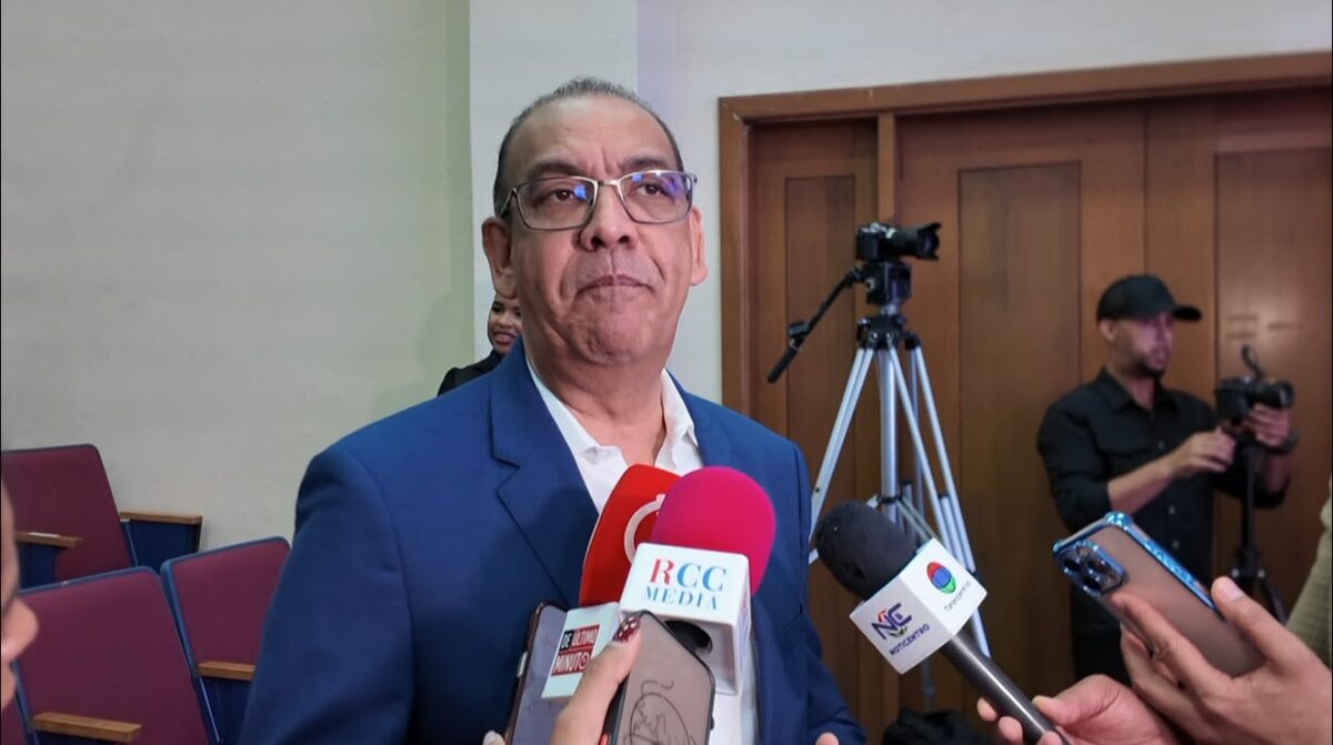 Deligne Ascensión destaca aporte jurídico de nueva obra sobre la Ley Municipal 176-07