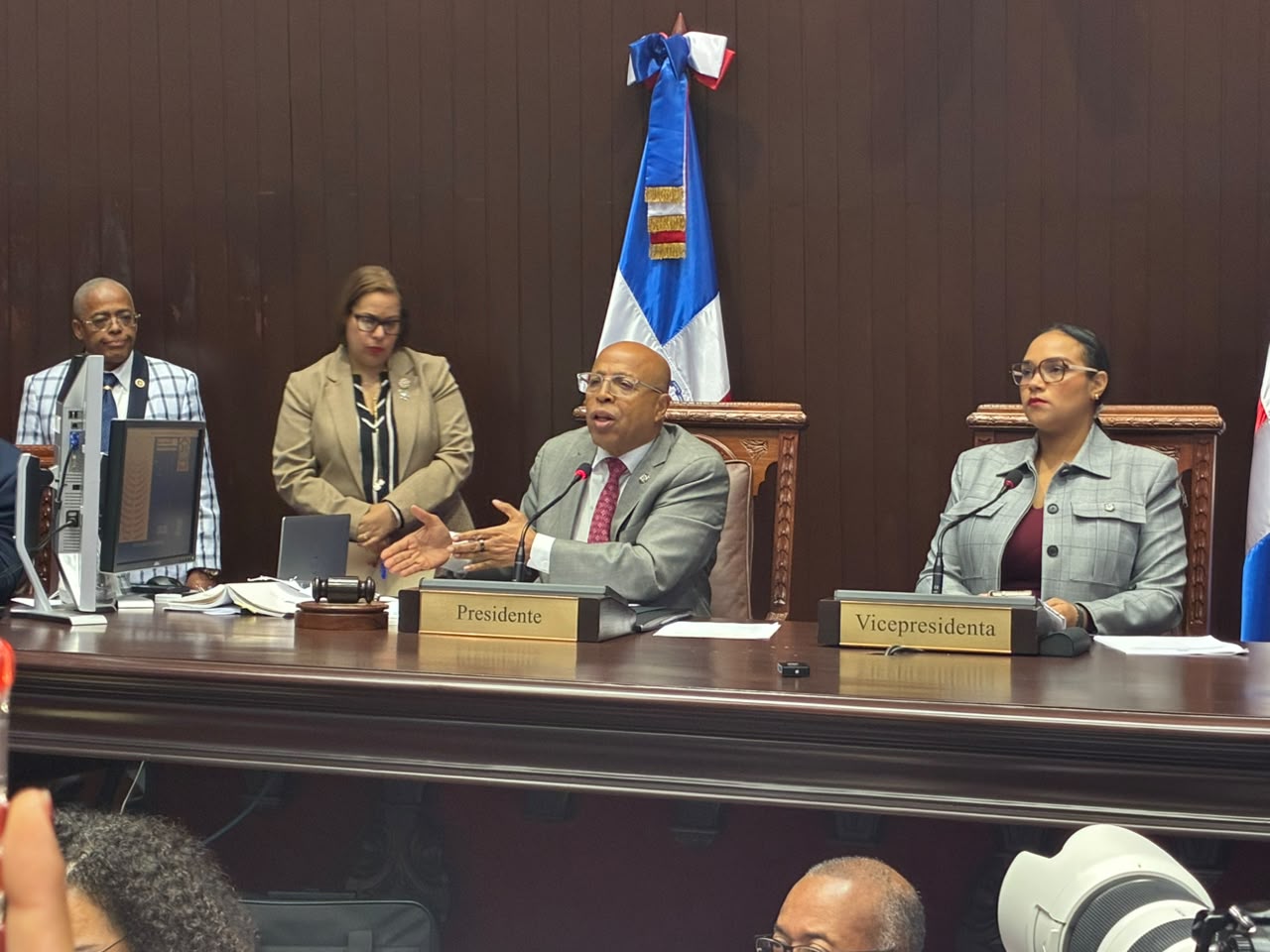 Pese a pataleos de la oposición, diputados aprueban modificaciones al Código Penal