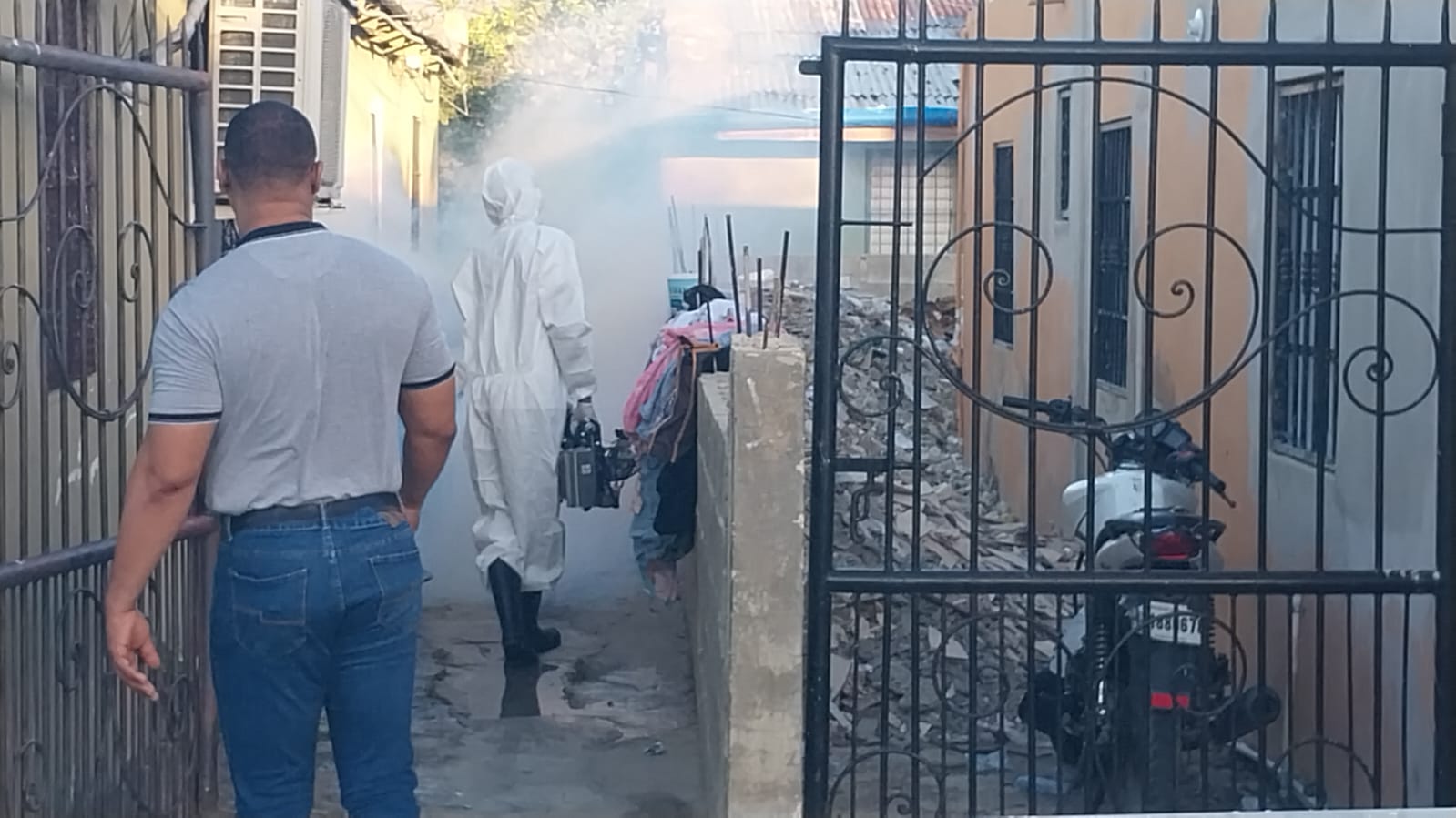 Dirección provincial de Salud Pública intensifica jornada de fumigación en Villa Verde para prevenir el dengue