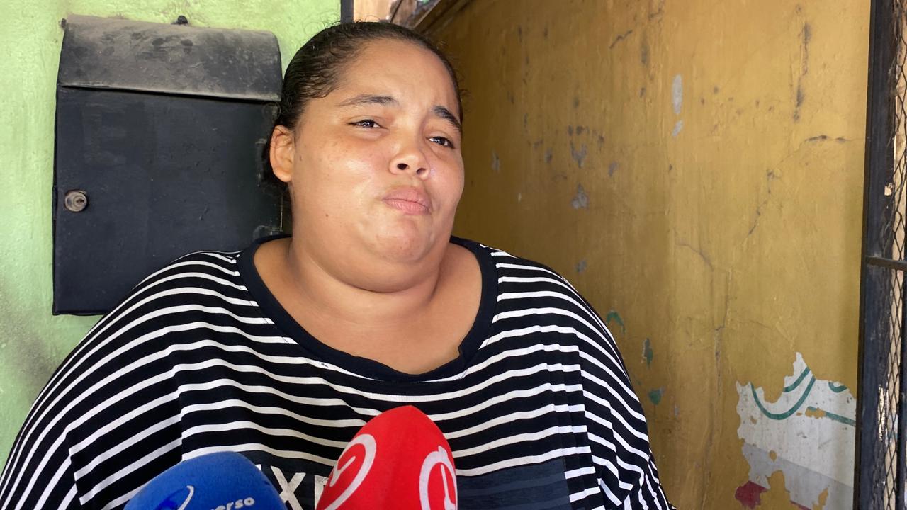 Madre denuncia que lleva casi dos años sin recuperar a sus niños tras entregarlos a CONANI