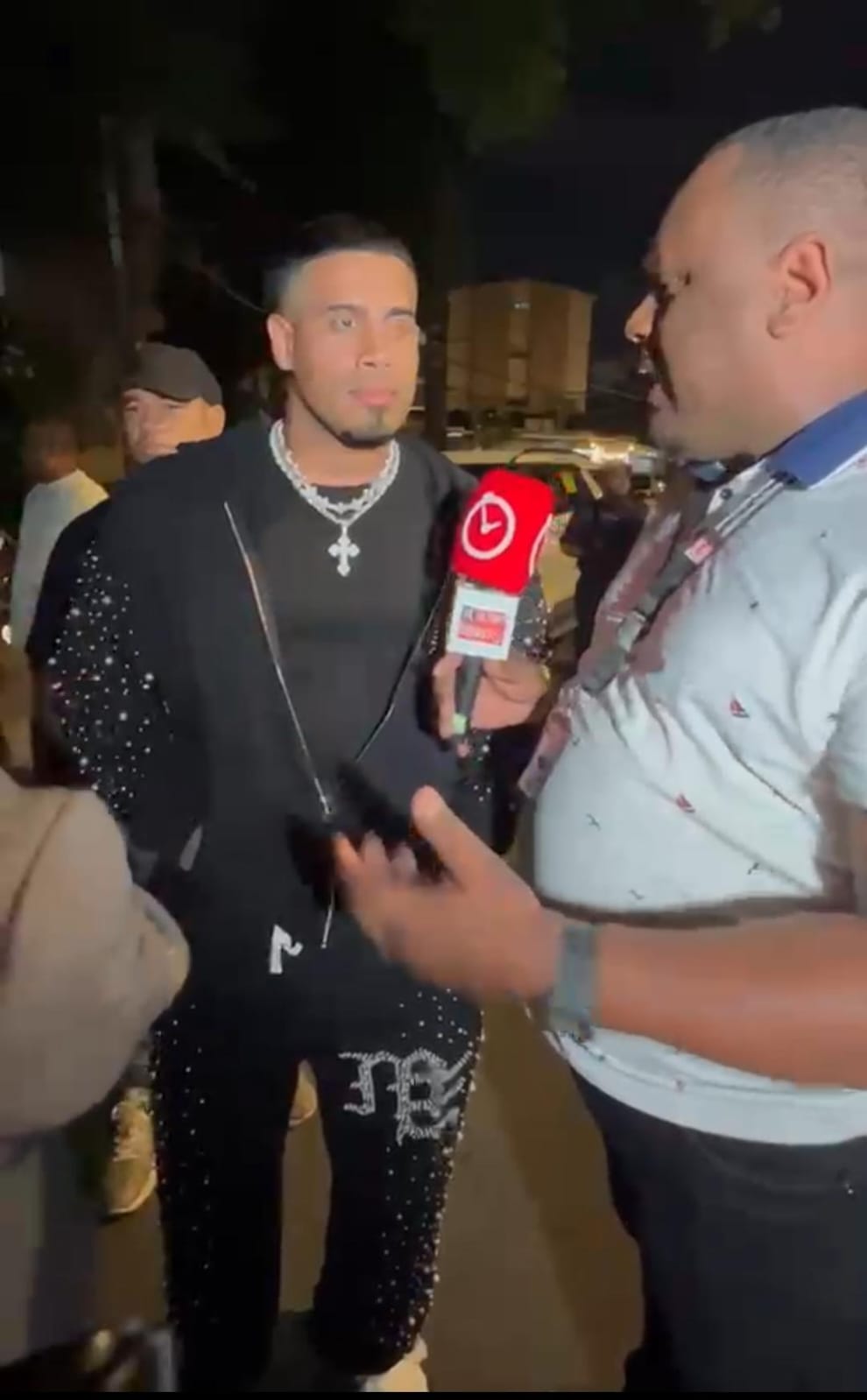 Michael Flores reafirma su conexión con RD durante el Concierto de Vivienda de Shadow Blow y sus Amigos
