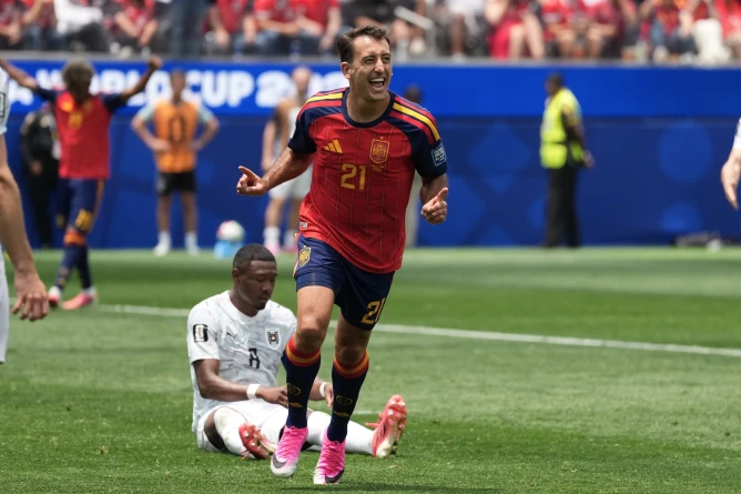 Dos goles de Mikel Oyarzabal le dan la victoria a una dominante España