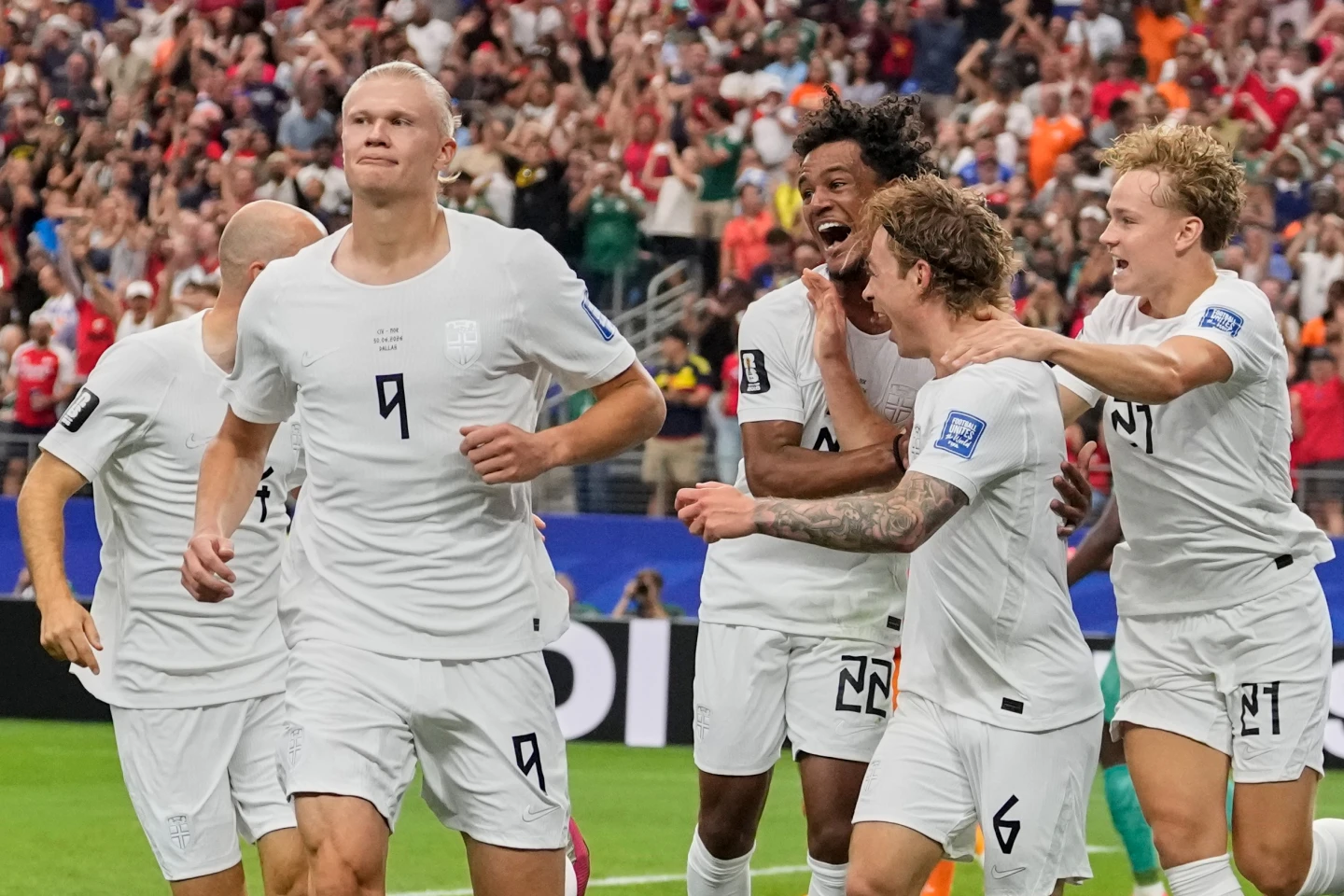 Haaland anota el gol decisivo y Noruega gana su primer partido de eliminatoria del Mundial