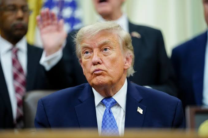 Trump dice que EEUU se convertirá en el «guardián» de Ormuz y pide una «compensación»