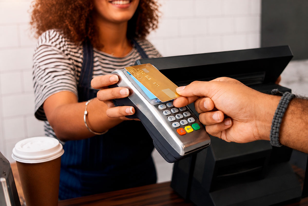 Transacciones con tarjetas físicas lideran pagos en República Dominicana