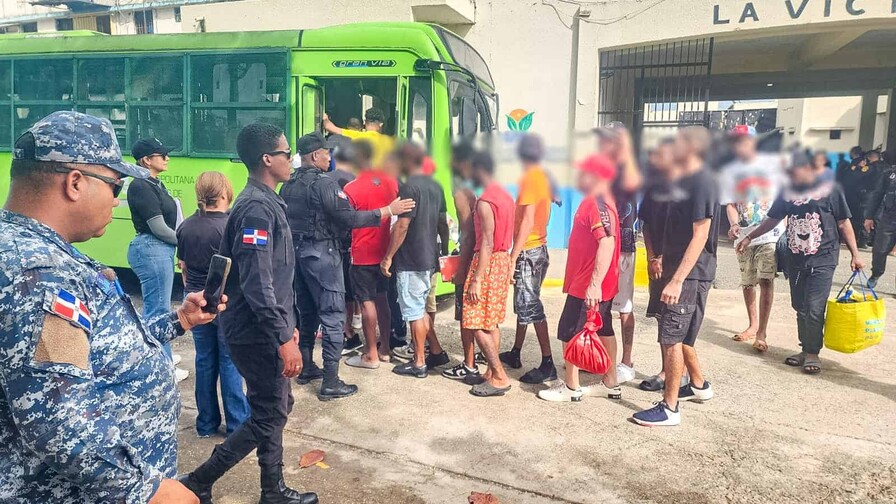 Trasladan otros 400 reclusos desde La Victoria al CCR Las Parras