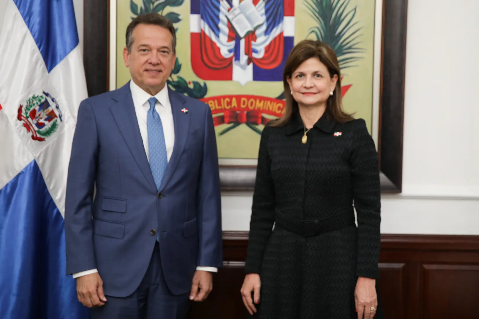 Juramentan a Ito Bisonó como nuevo ministro de Relaciones Exteriores
