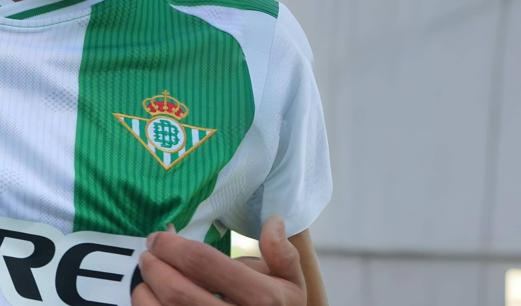 Dani Ceballos guiña de nuevo al Betis con la vista puesta en su regreso