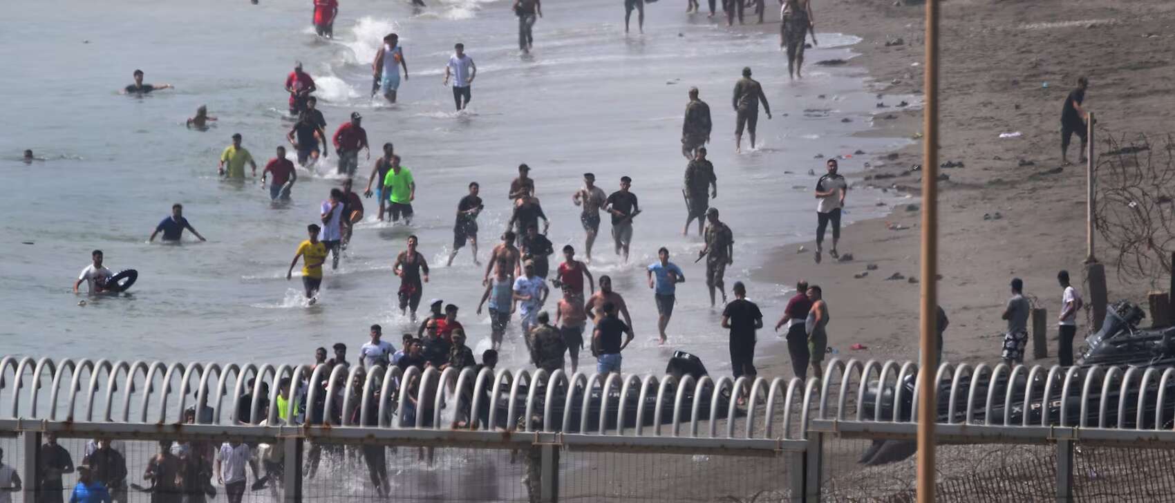 Sanidad moviliza vacunas para Ceuta ante la presión sanitaria por la crisis migratoria