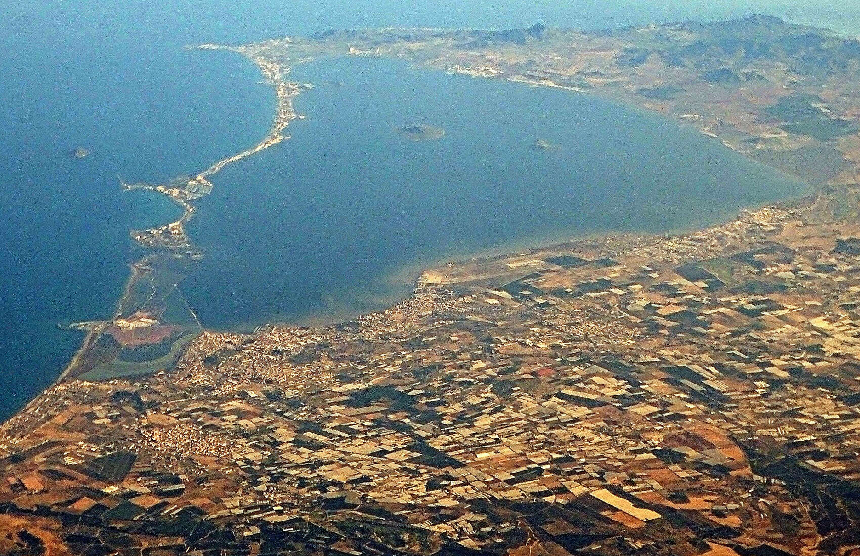 Un fenómeno poco común convierte parte del Mar Menor en un desierto submarino sin apenas vida