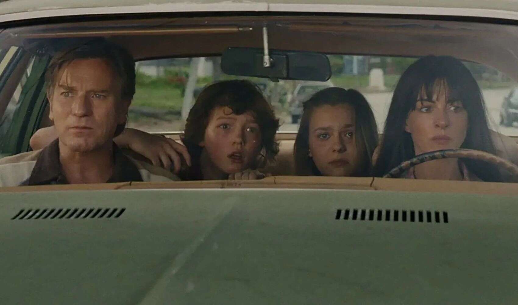 El final de la calle Oak lleva a Anne Hathaway y Ewan McGregor a una realidad desconocida