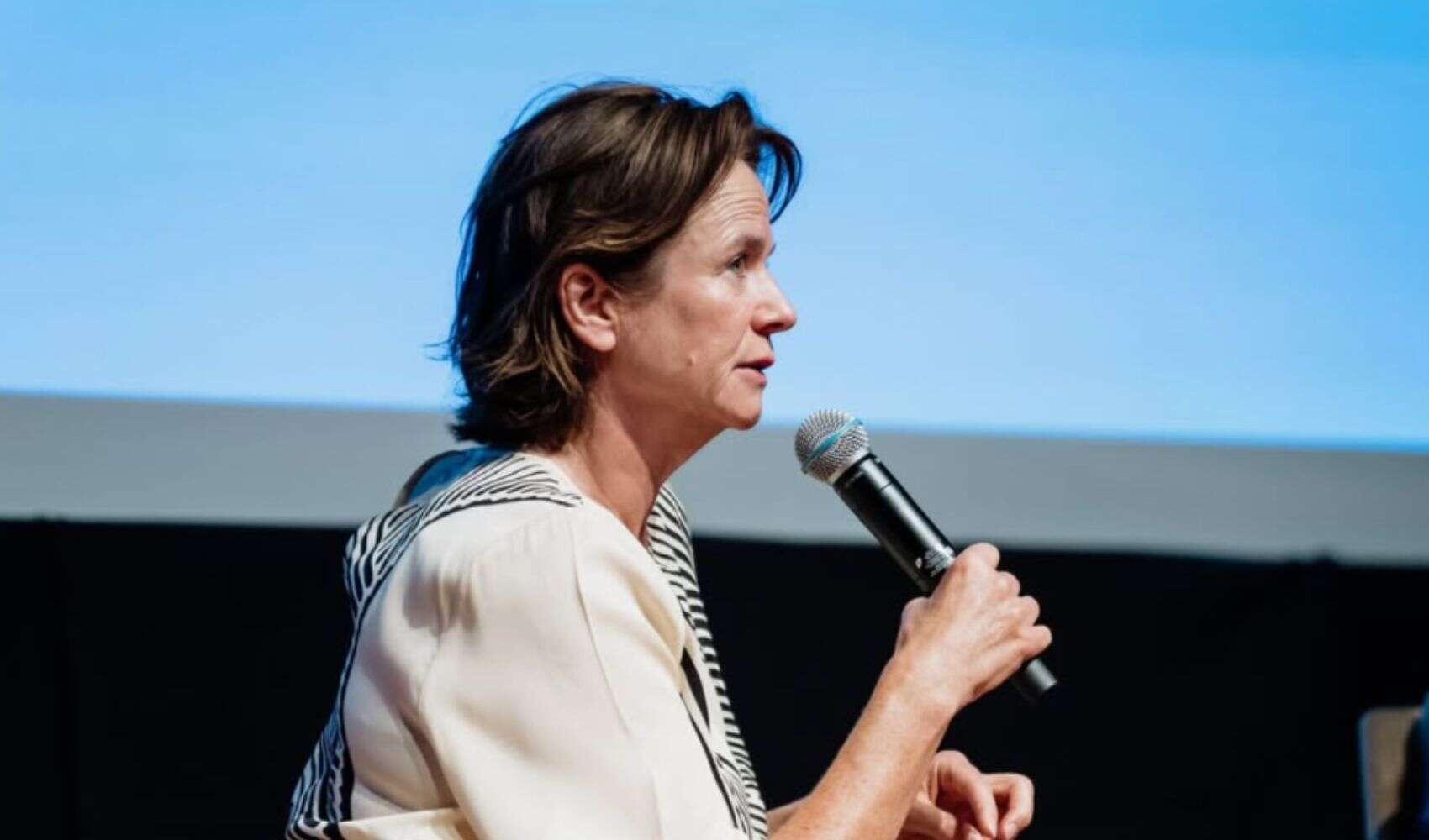 Emily Watson: la secta que casi le impidió protagonizar Rompiendo las olas