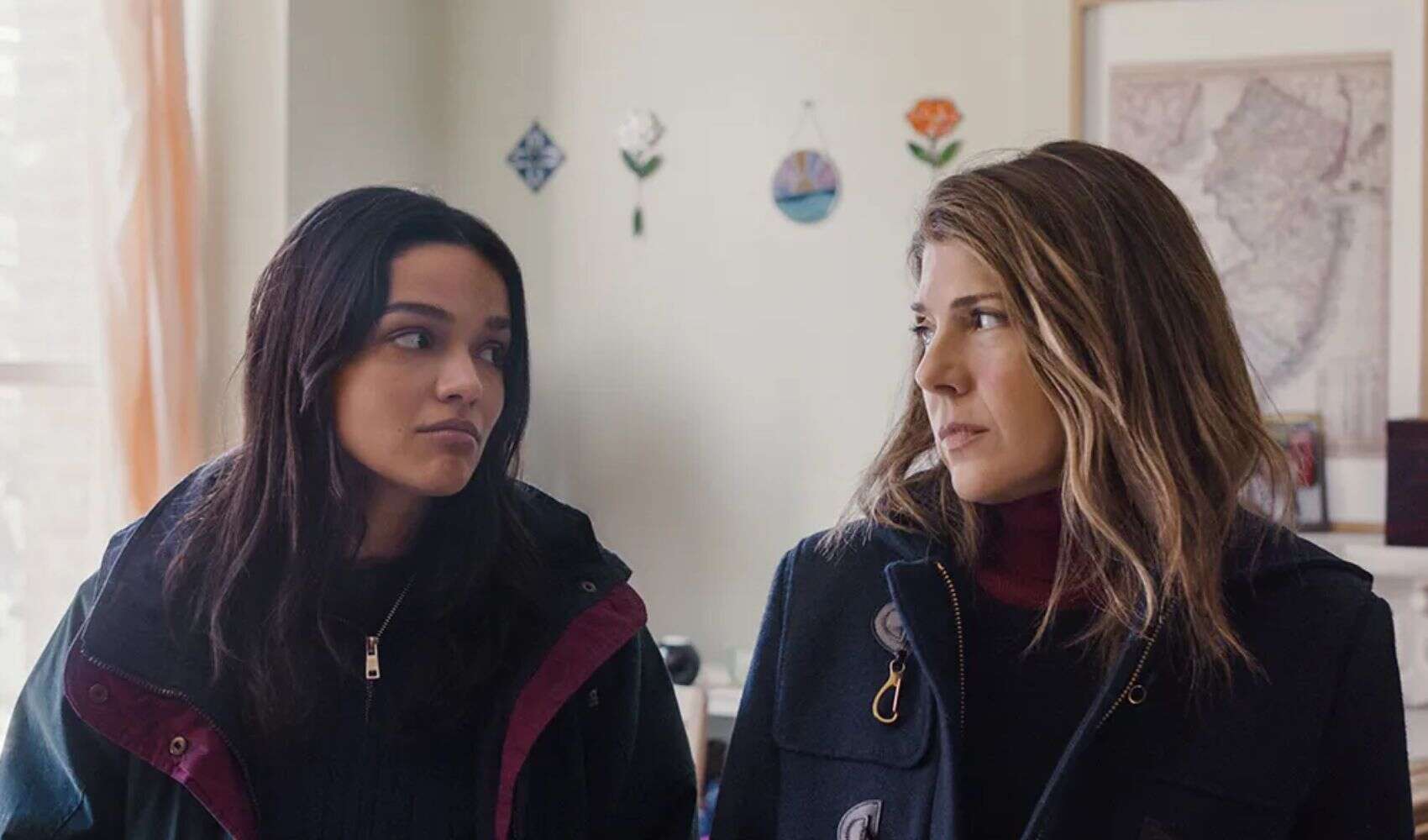 Rachel Zegler busca a su madre biológica, Marisa Tomei, en nueva comedia