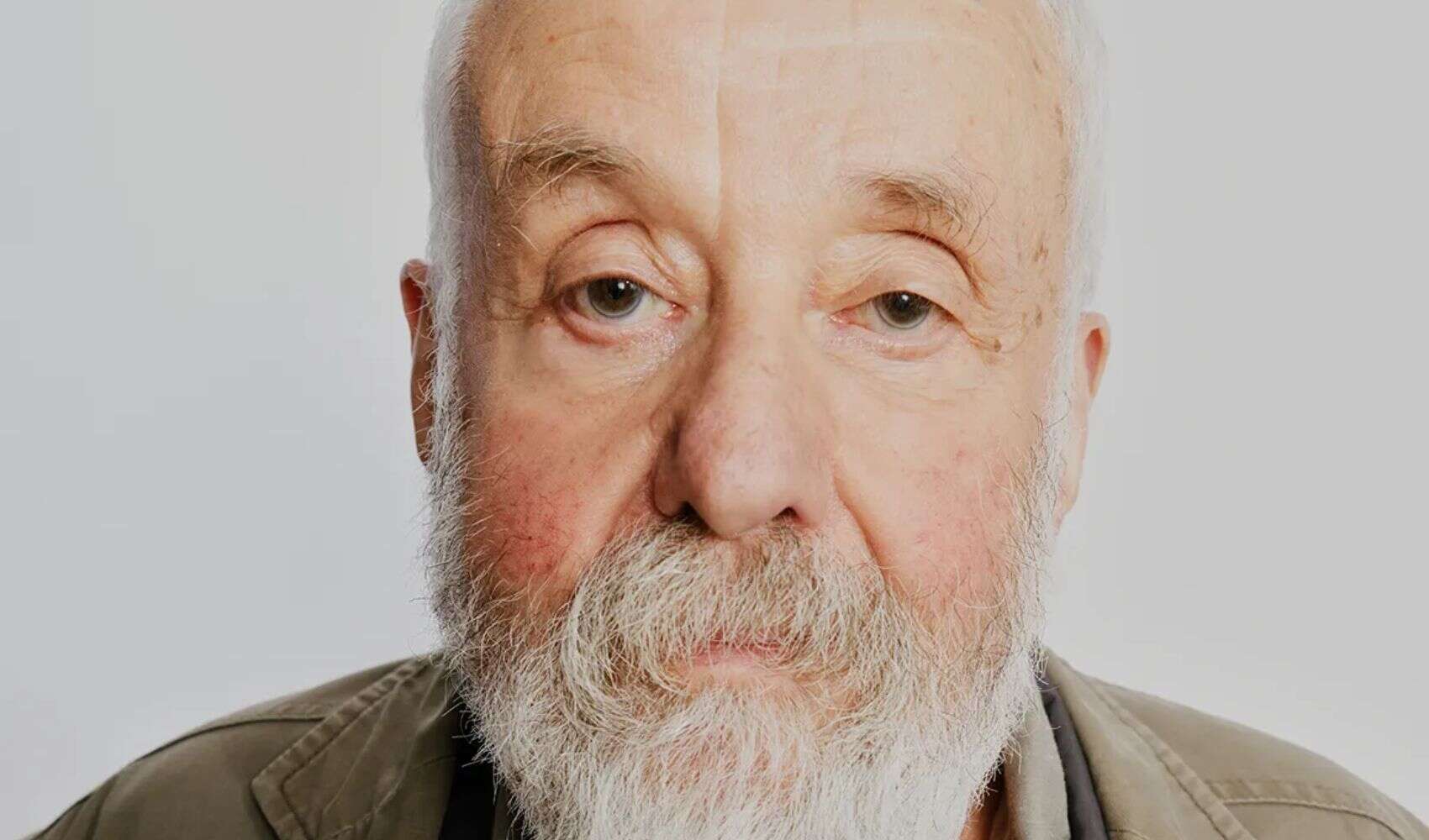 Mike Leigh cuenta el desplante que le hizo a Weinstein por sus Óscar