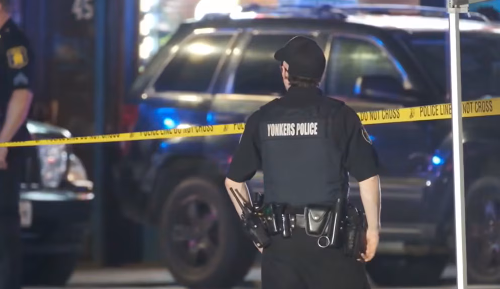 Tiroteo en Nueva York dejó un muerto, cuatro adolescentes heridos y un menor de 15 años detenido