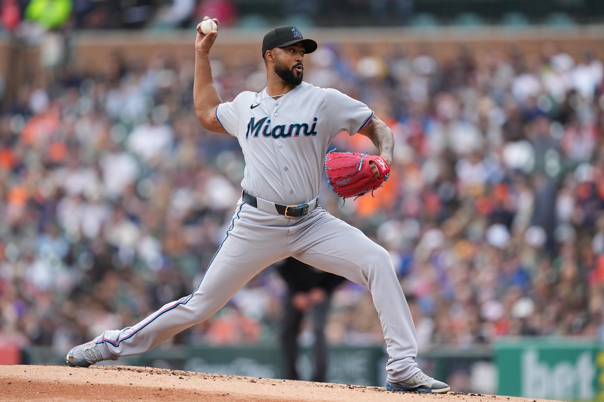Sandy Alcántara llegó a 25 entradas sin permitir carreras, aunque perdió 1-0 por un mal fildeo frente a Cincinnati