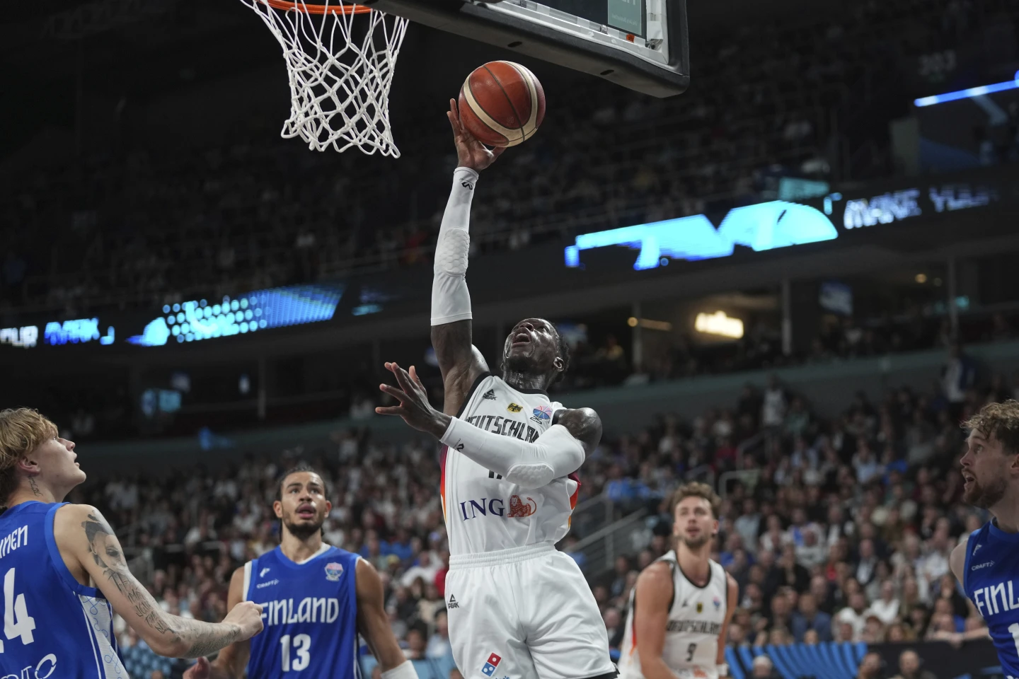 Los Hornets obtienen a Dennis Schroder en un intercambio con los Cavaliers