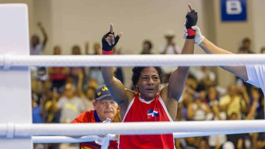 Estefani Almánzar aporta el primer oro del boxeo