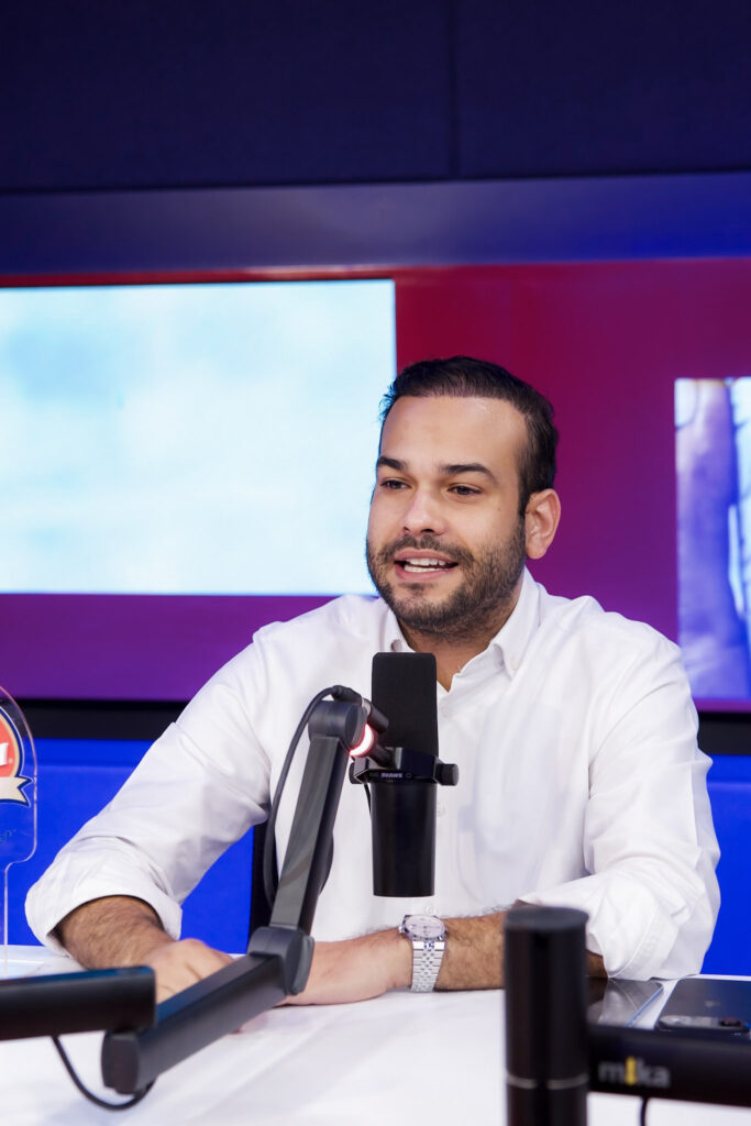 Eduardo Saint-hilaire denuncia atentado en su contra: Cámaras captan emboscada vehicular