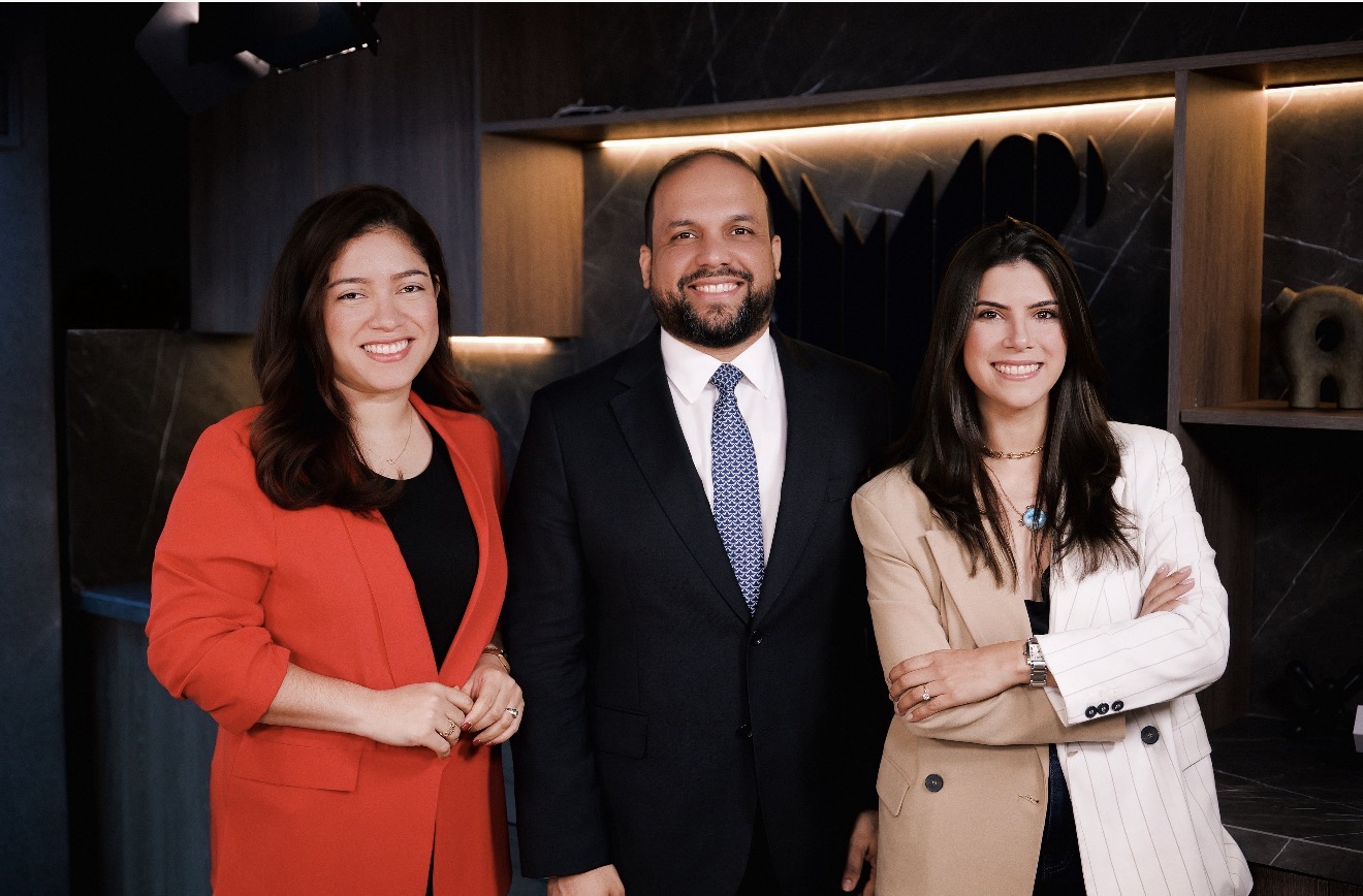 La X 102 amplía su estructura directiva y apuesta por nuevas áreas de crecimiento