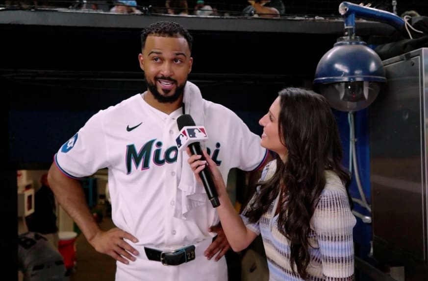 Sandy Alcántara hace historia de nuevo y fija récord de innings lanzados con los Marlins