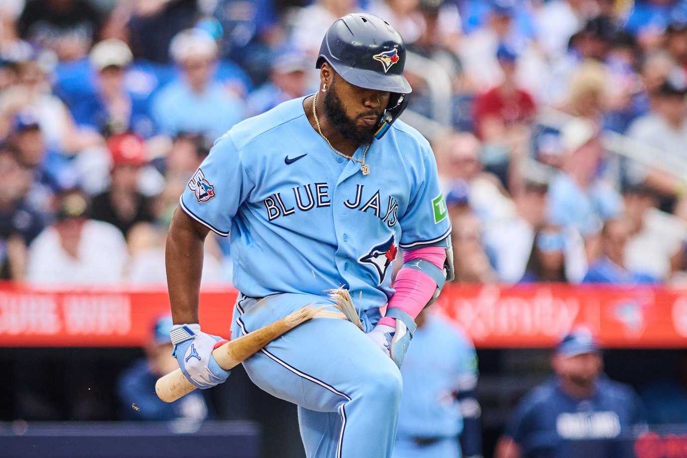Vladimir Guerrero Jr. sigue sin jugar por sufrir rigidez en la corva; regresa mañana