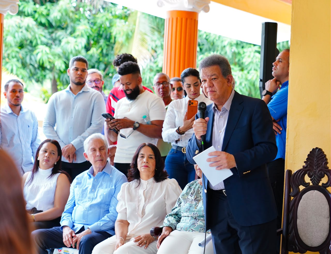 Leonel propone modernizar los controles fronterizos y reorganizar los mercados binacionales