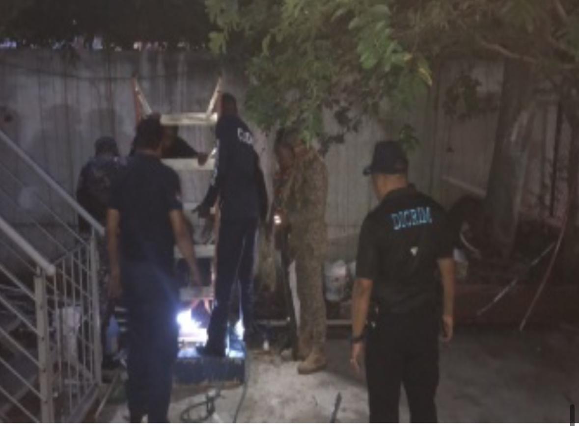 Policía y Bomberos rescatan con vida a dos hombres afectados por inhalación de sustancias químicas