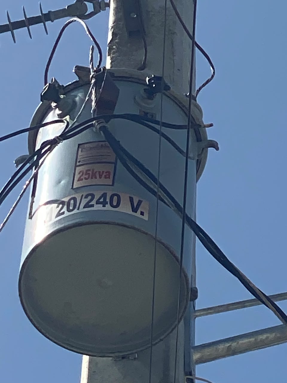 Explosión de transformador deja sin electricidad a residentes de Villa Jaragua
