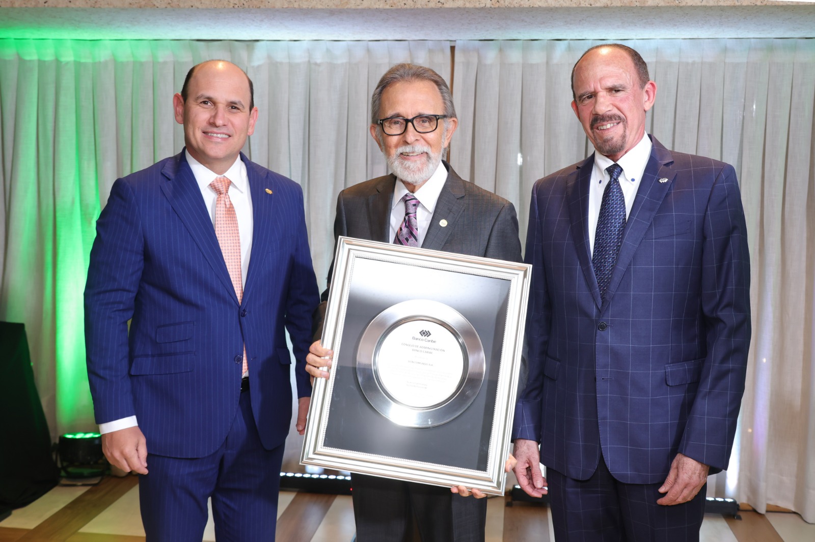 Banco Caribe homenajea a Edmundo Aja por su legado y aporte al desarrollo de la institución