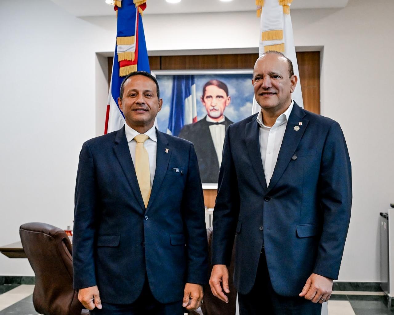Santiago y Aguadilla buscan fortalecer cooperación y crear hermanamiento entre ambas ciudades