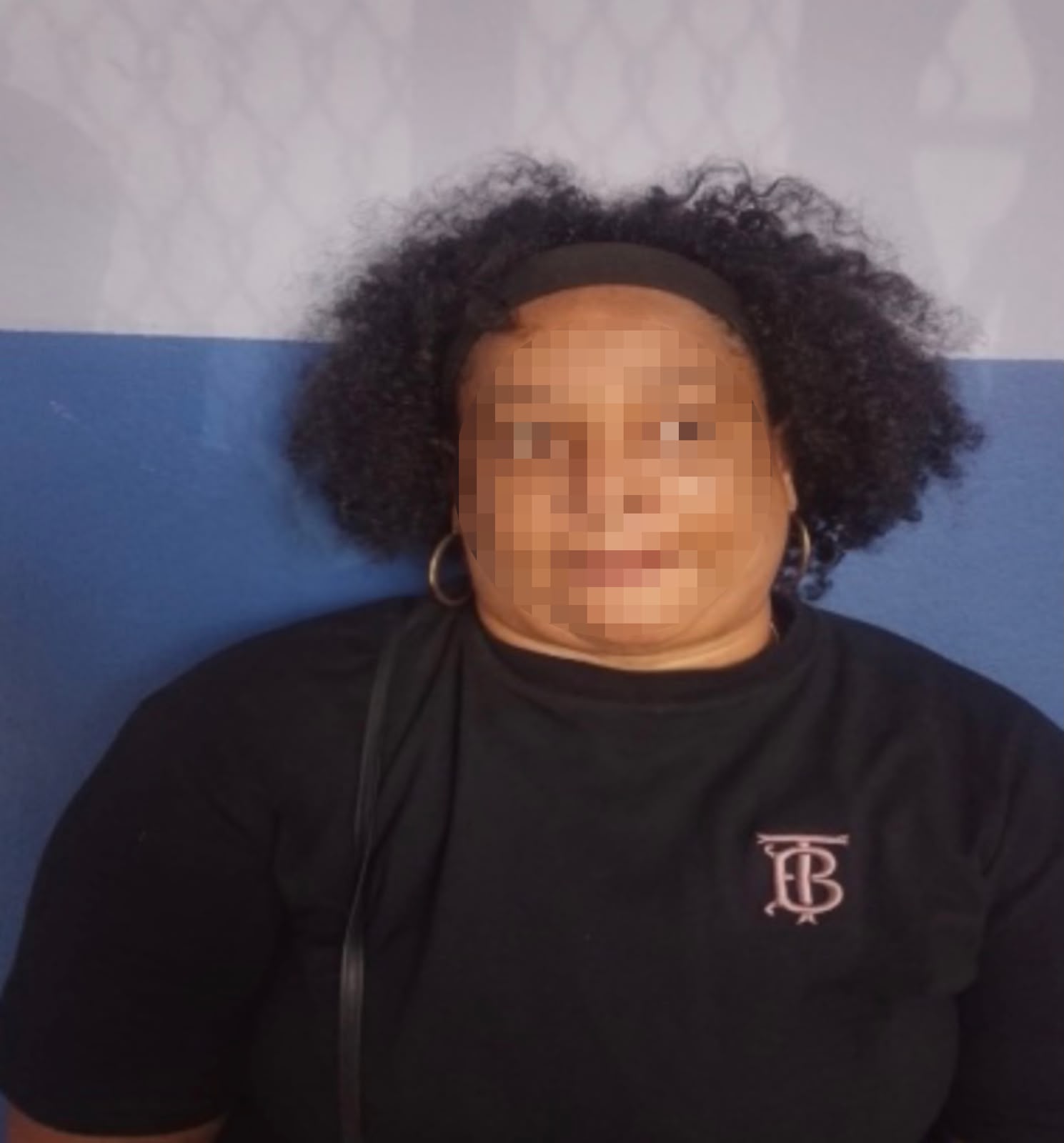 ¡Alarmante! Policía descubre presuntas drogas ocultas en comida para detenido en La Vega