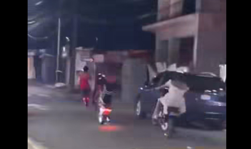 Detienen jóvenes tras polémico video en plena vía pública