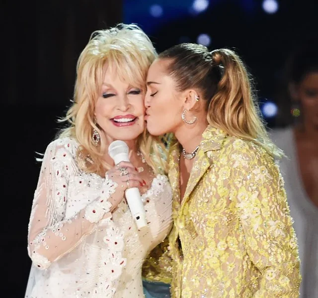 “Siempre la amaré y quiero que esté orgullosa”; Miley Cyrus despide a la tía Dolly