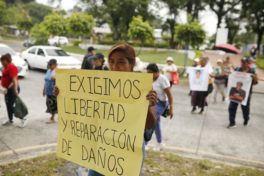 ONG pide libertad humanitaria para presos políticos colombianos en Venezuela tras el sismo