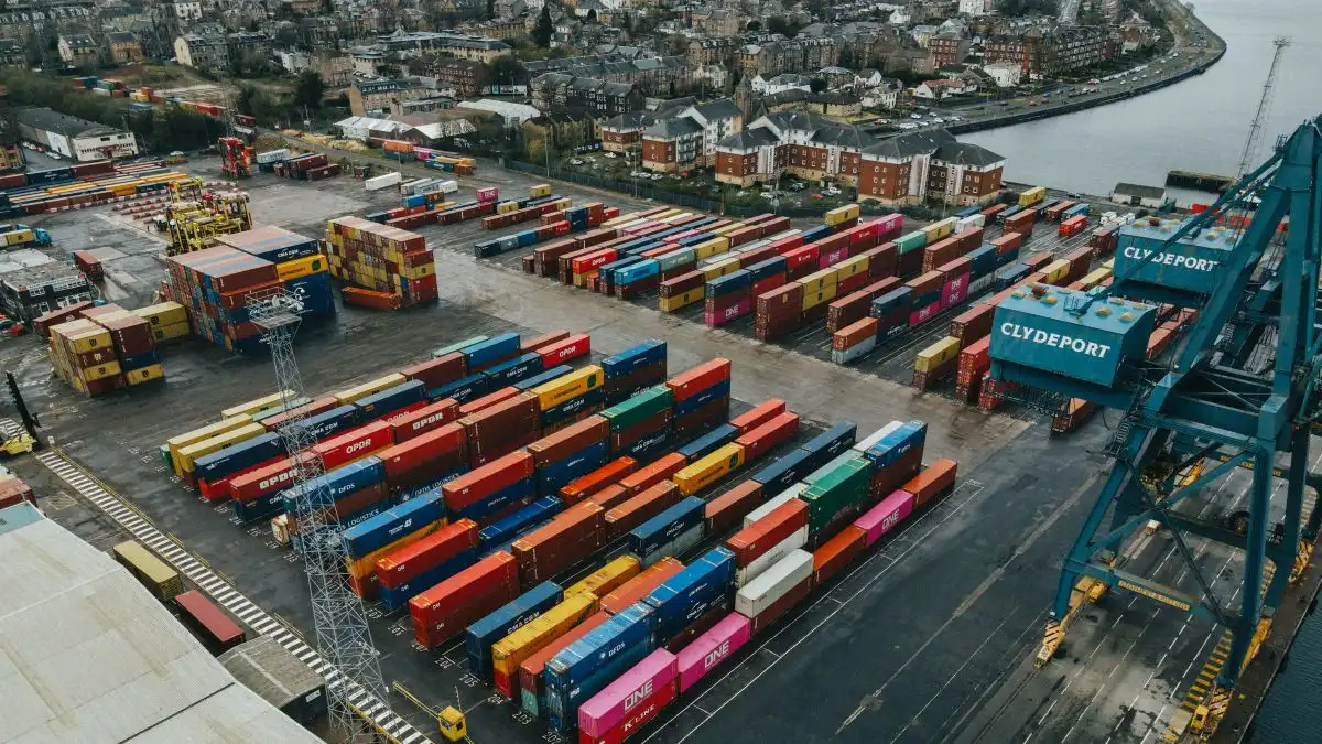 RD enfrenta doble impacto por disputa comercial entre Estados Unidos y China