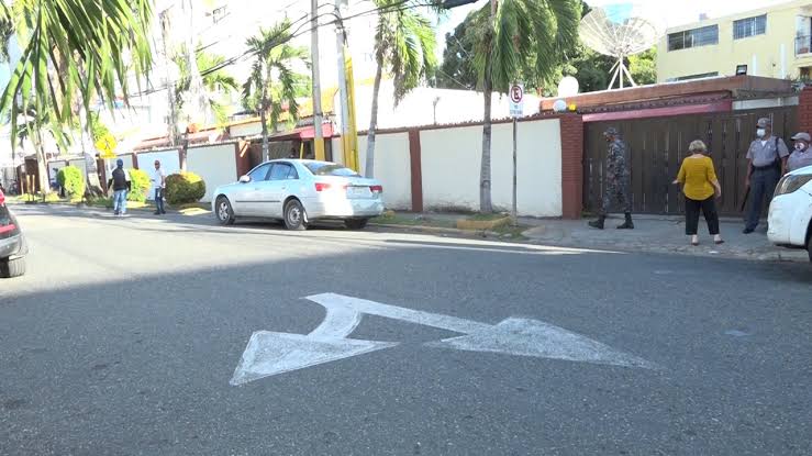 Policía Nacional mantiene vigilancia en Embajada de Cuba en Santo Domingo