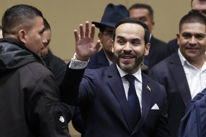 De la Espriella rompe la tradición y traslada la investidura presidencial de Bogotá a Cali