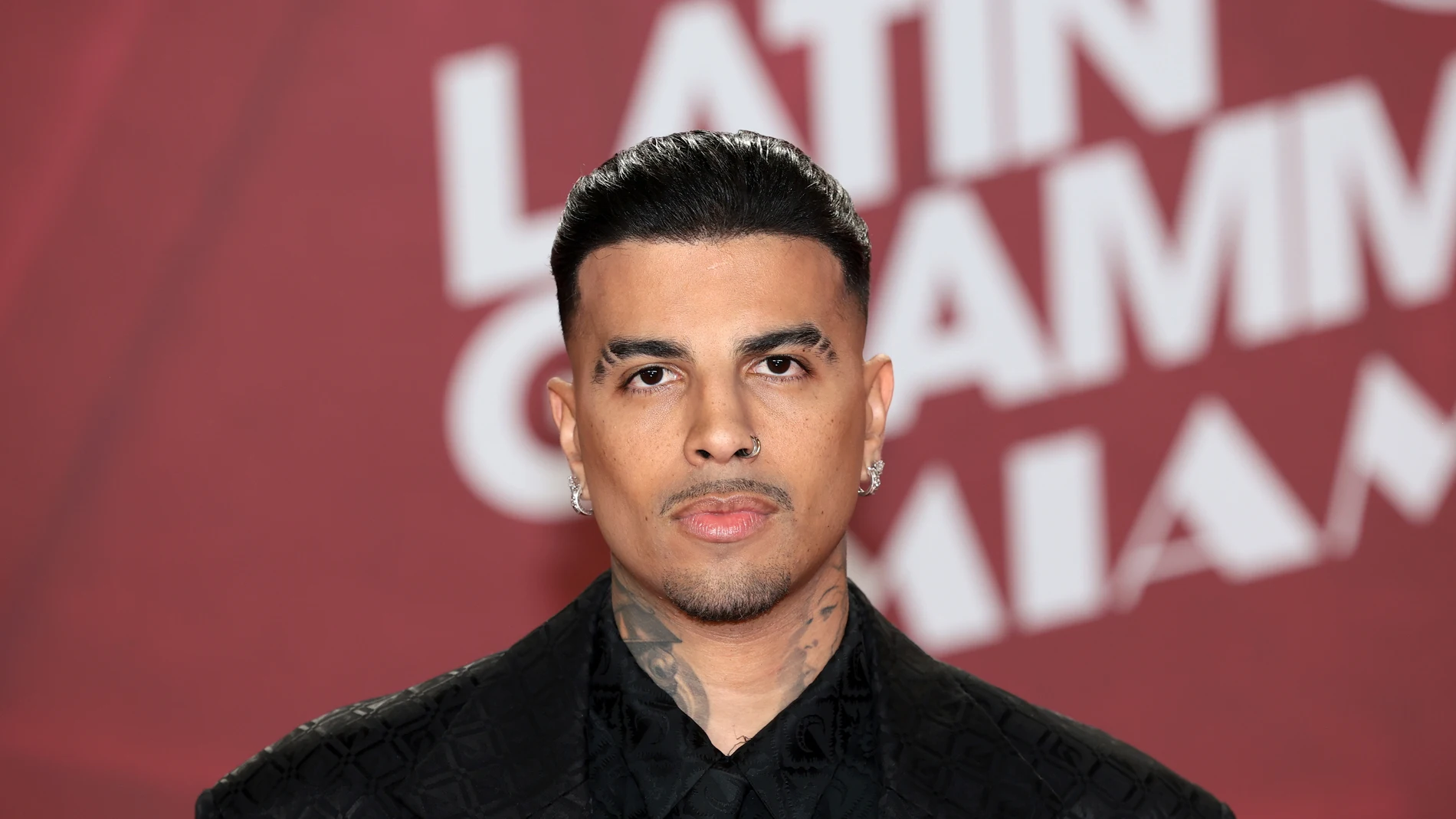 Rauw Alejandro se convierte en papá, según reporta Univisión