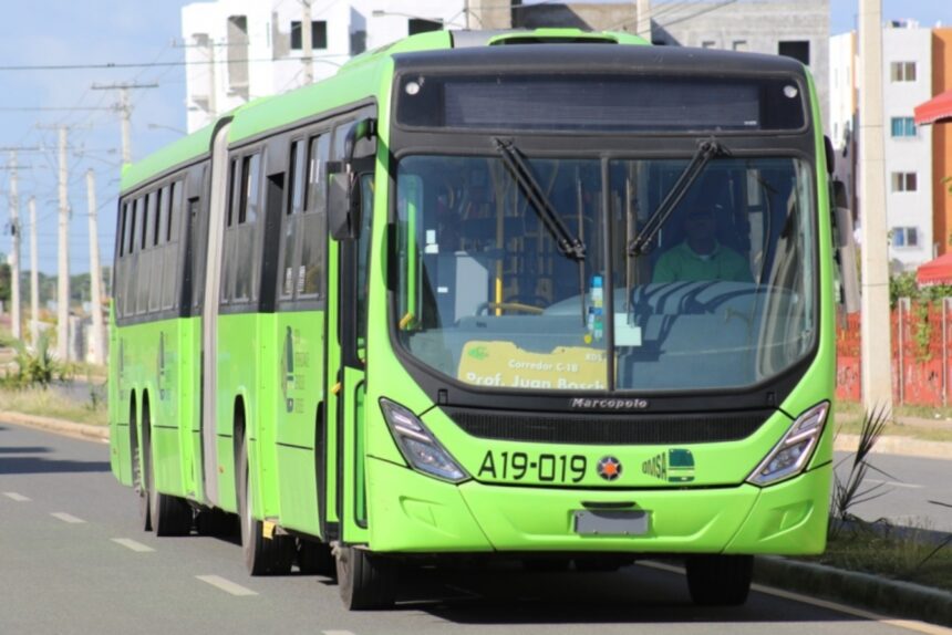 Usuarios cuestionan servicio de OMSA en Ciudad Juan Bosch a 20 días de incorporar 25 autobuses