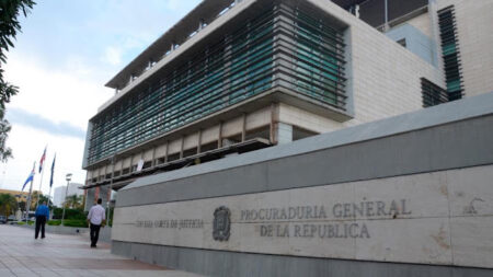 Rolex, US$2,500 en efectivo y un Mercedes-Benz GLC 300 4WD son algunos de los bienes incautados por el MP en el caso Cobra 2.0. Rolex, US$2,500 en efectivo y un Mercedes-Benz GLC 300 4WD son algunos de los bienes incautados por el MP en el caso Cobra 2.0.